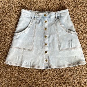 Snap front stretch denim mini skirt